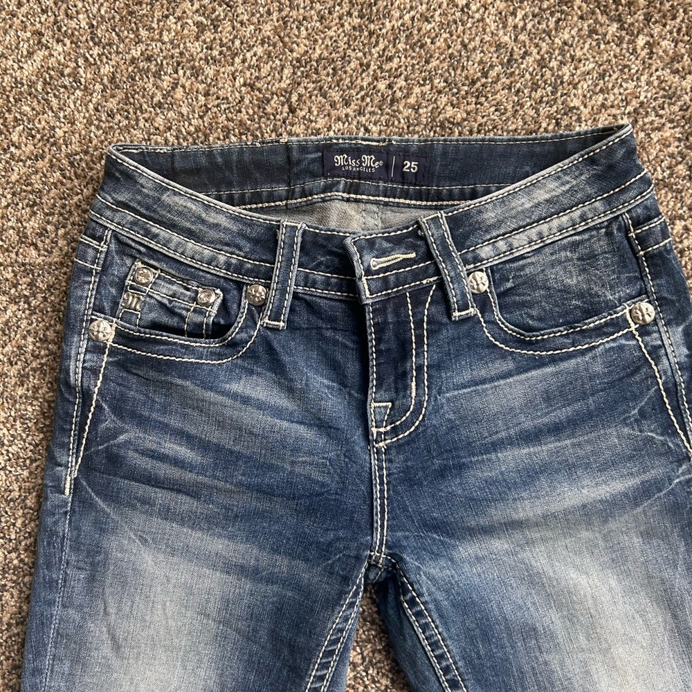 Miss Me Capri Jeans - Picture 3 of 7